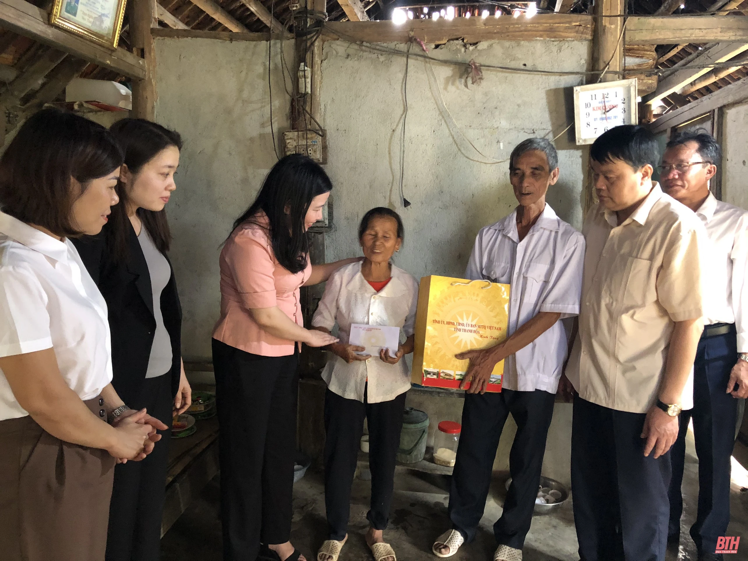 Trưởng Ban Dân vận Tỉnh ủy, Chủ tịch Ủy ban MTTQ tỉnh Phạm Thị Thanh Thủy dự Ngày hội Đại đoàn kết toàn dân tộc tại Khu dân cư thôn Bót, xã Minh Sơn