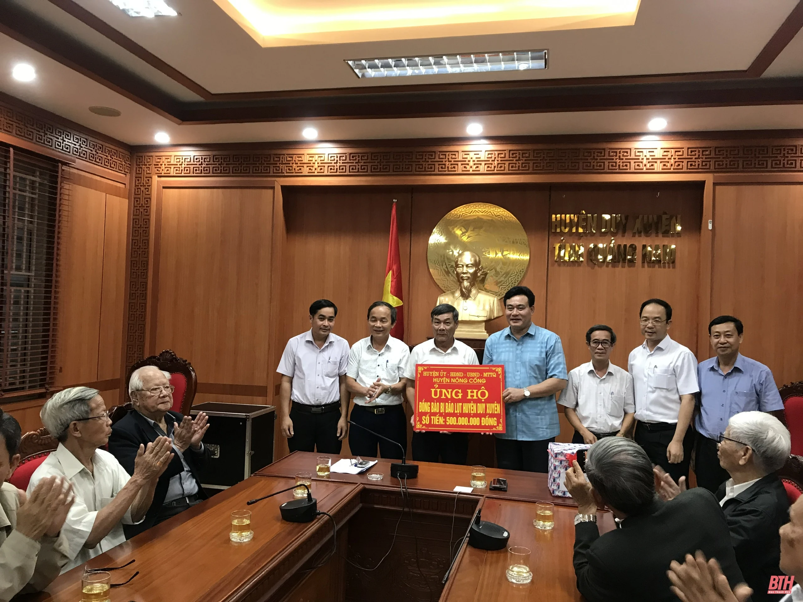 Huyện Nông Cống hỗ trợ huyện Duy Xuyên (Quảng Nam) hơn 500 triệu đồng