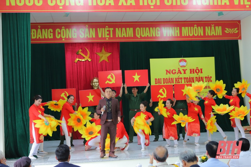 Đồng chí Bí thư Tỉnh ủy Đỗ Trọng Hưng dự ngày hội Đại đoàn kết toàn dân tộc tại TP Thanh Hoá