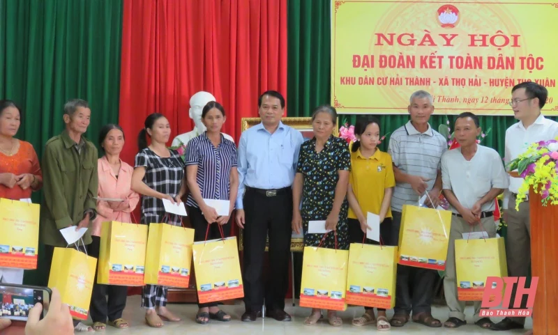 Trưởng ban Tổ chức Tỉnh uỷ Nguyễn Văn Hùng, dự Ngày hội Đ ại đoàn kết toàn dân tại huyện Thọ Xuân