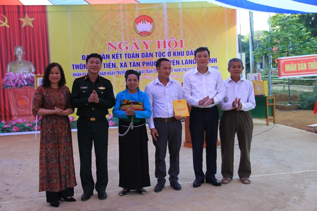 Bí thư Thành ủy TP Thanh Hoá Lê Anh Xuân dự Ngày hội Đại đoàn kết toàn dân tộc tại huyện Lang Chánh