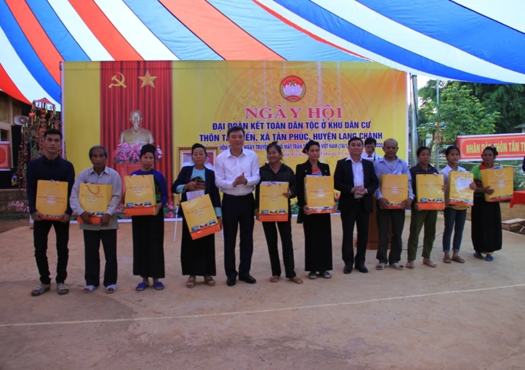 Bí thư Thành ủy TP Thanh Hoá Lê Anh Xuân dự Ngày hội Đại đoàn kết toàn dân tộc tại huyện Lang Chánh