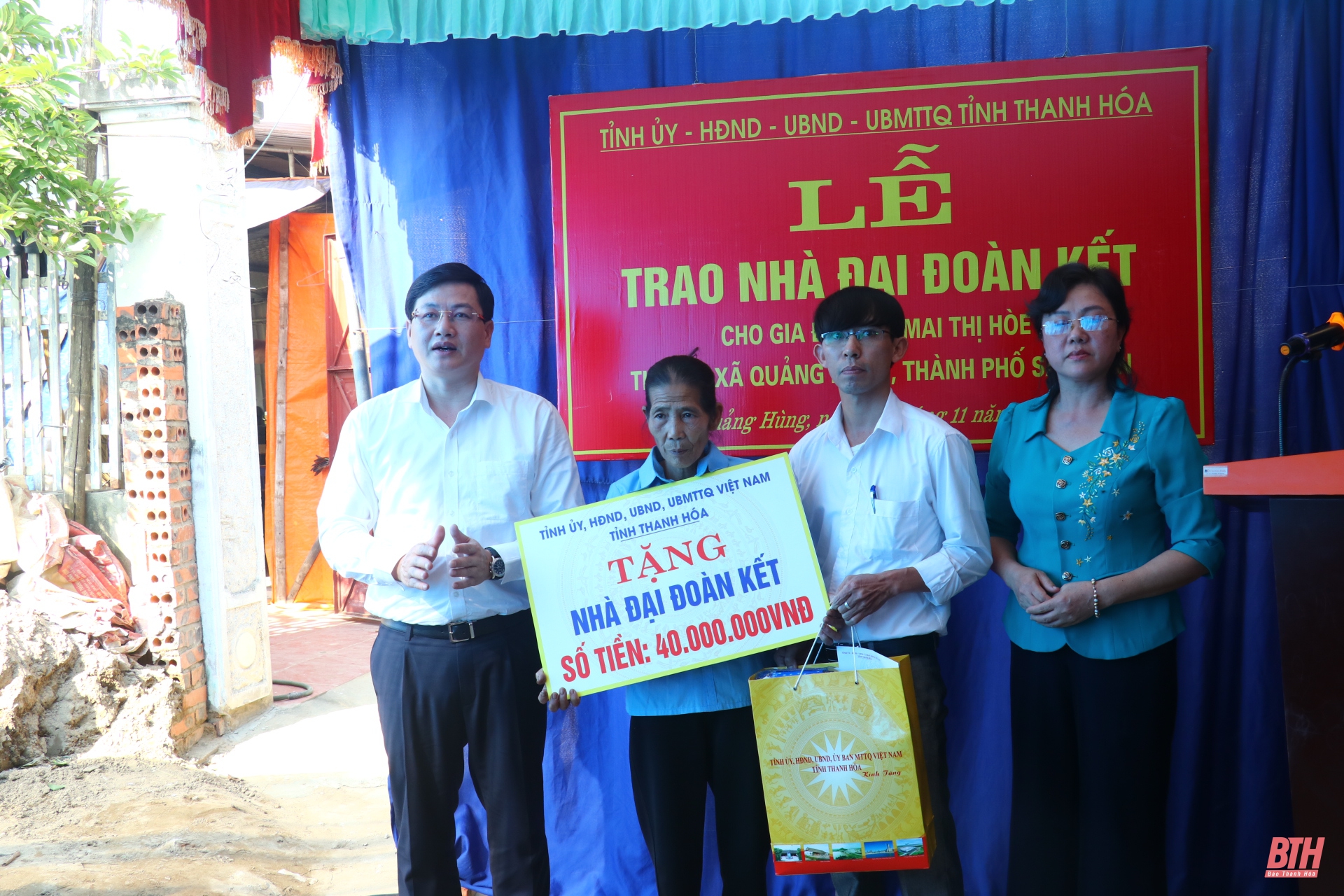 Phó Chủ tịch UBND tỉnh Mai Xuân Liêm dự Ngày hội đại đoàn kết toàn dân tộc tại TP Sầm Sơn