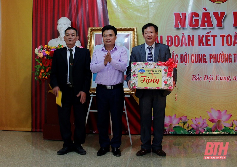 Phó Bí thư Tỉnh ủy Trịnh Tuấn Sinh dự Ngày hội Đại đoàn kết toàn dân tộc tại TP Thanh Hóa