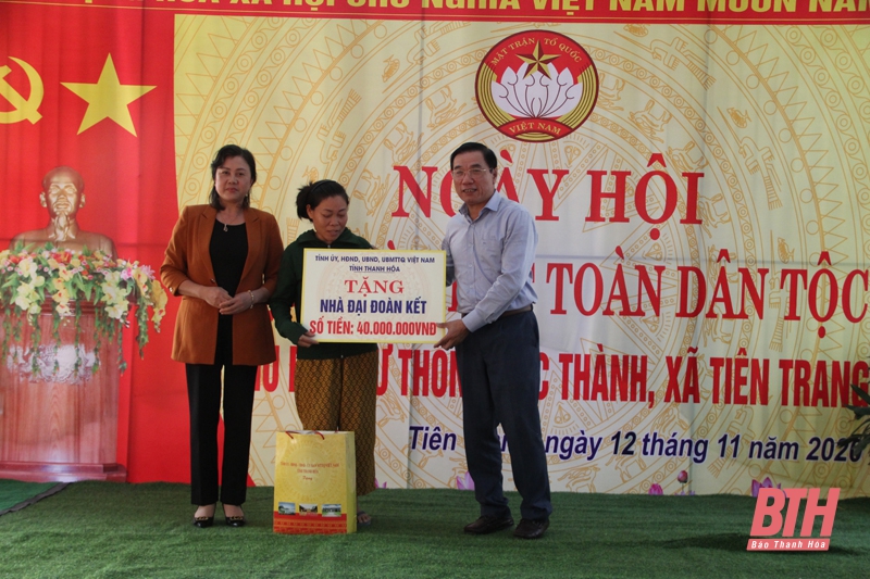 Phó Chủ tịch UBND tỉnh Phạm Đăng Quyền dự Ngày hội Đại đoàn kết toàn dân tộc tại xã Tiên Trang
