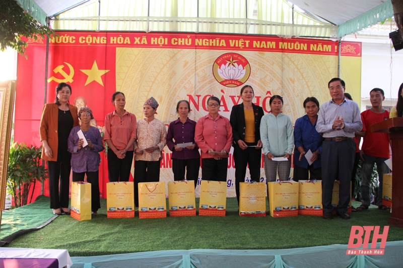 Phó Chủ tịch UBND tỉnh Phạm Đăng Quyền dự Ngày hội Đại đoàn kết toàn dân tộc tại xã Tiên Trang