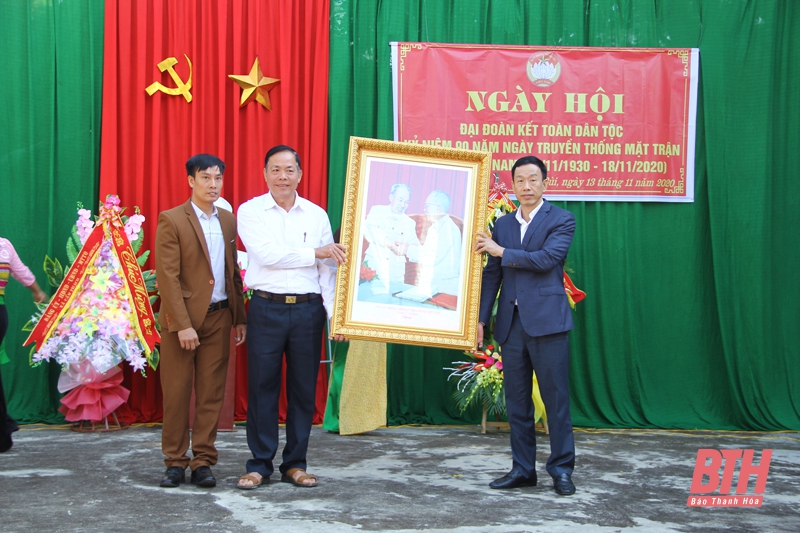 Chủ nhiệm Ủy ban Kiểm tra Tỉnh ủy Lê Quang Hùng dự Ngày hội Đại đoàn kết toàn dân tộc tại Cẩm Thủy
