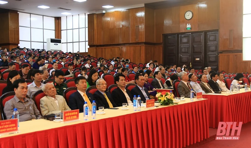 Kỷ niệm Ngày nhà Giáo Việt Nam và trao học bổng của gia đình Giáo sư Lê Viết Ly cho học sinh, sinh viên