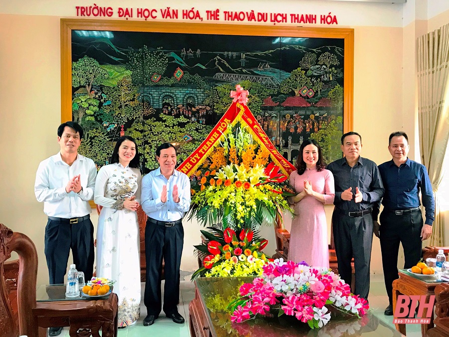 Phó Bí thư Thường trực Tỉnh ủy Lại Thế Nguyên chúc mừng Ngày Nhà giáo Việt Nam tại Trường ĐH Hồng Đức và ĐH Văn hóa, Thể Thao và Du lịch