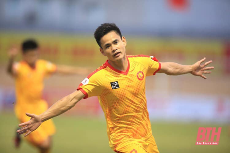 Hoàng Đình Tùng tiếp tục cống hiến cho đội bóng quê hương