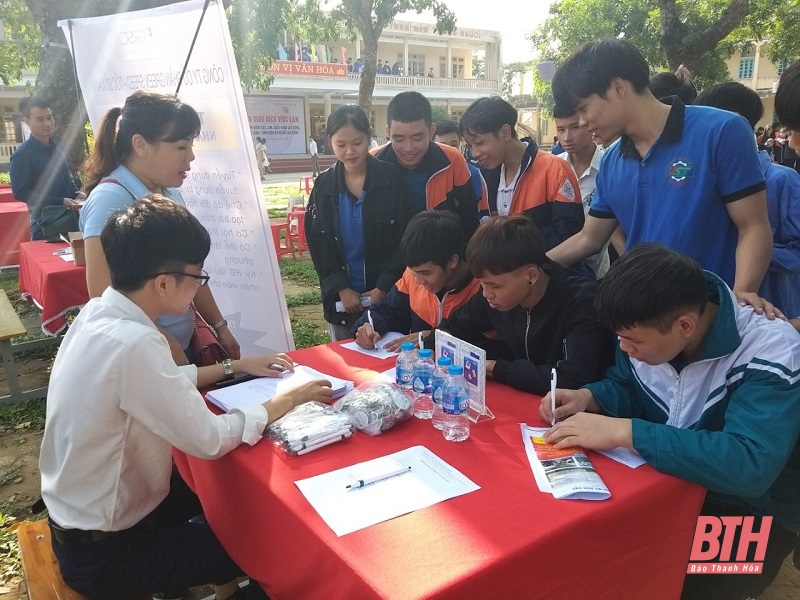 Trên 820 lượt người tham gia phiên giao dịch việc làm tại huyện Nga Sơn