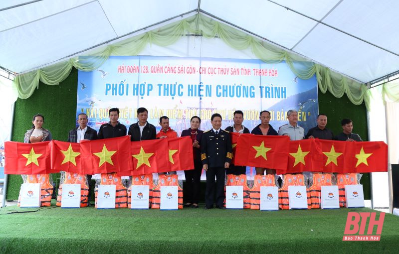 Tổng công ty Tân Cảng Sài Gòn triển khai hoạt động “Làm điểm tựa cho ngư dân vươn khơi, bám biển” tại Thanh Hóa