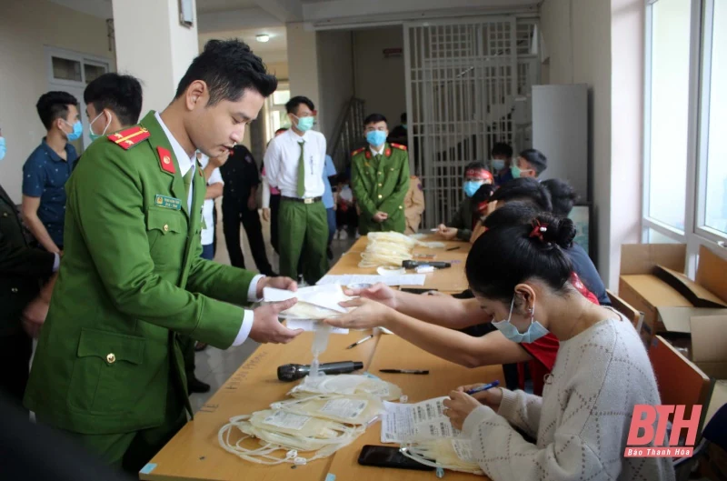 Hoa hậu Đỗ Thị Hà tham gia Ngày hội Chủ nhật đỏ tại Thanh Hóa