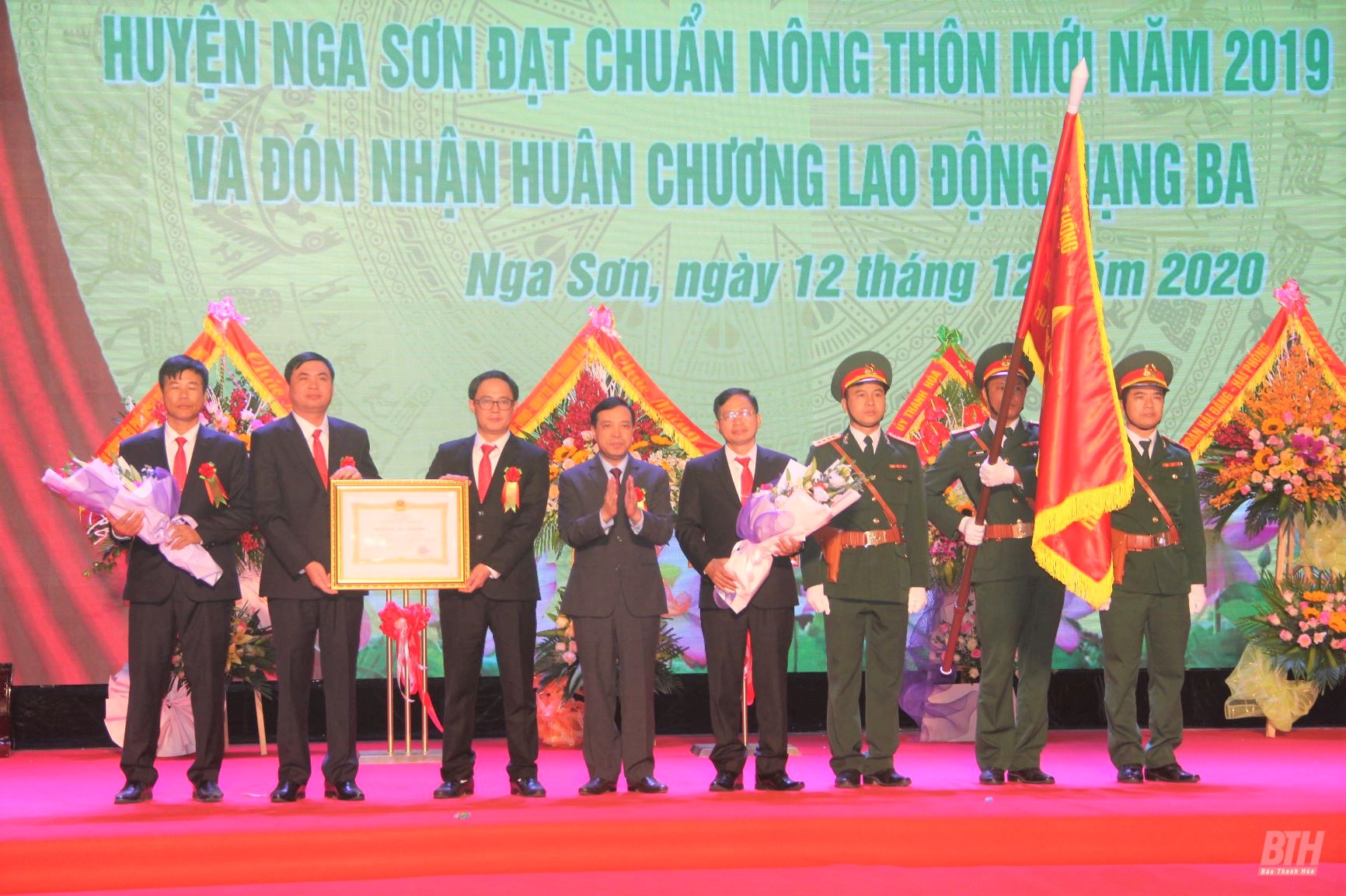 Công bố huyện Nga Sơn đạt chuẩn Nông thôn mới và đón nhận Huân chương Lao động hạng ba