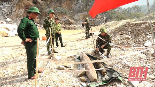 Bộ CHQS tỉnh Thanh Hóa tiêu hủy thành công quả bom nặng 250 kg