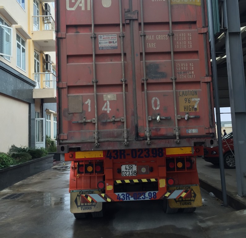 Bắt giữ xe ô tô vận chuyển hàng hóa nghi nhập lậu