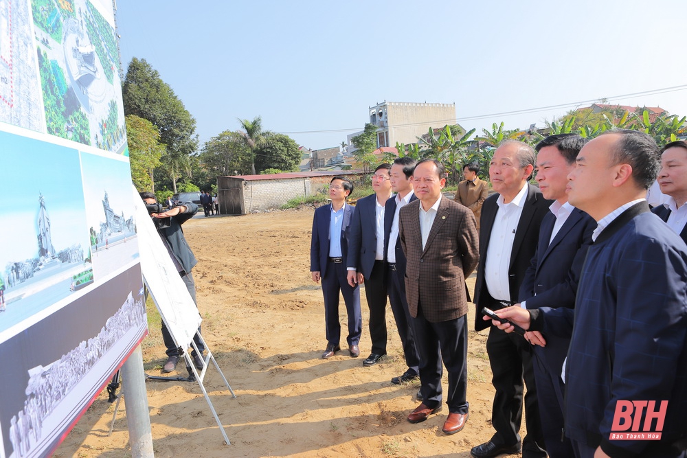 Phó Thủ tướng Thường trực Chính phủ Trương Hòa Bình kiểm tra Dự án Khu lưu niệm đón tiếp đồng bào Miền Nam tập kết ra Bắc tại TP Sầm Sơn