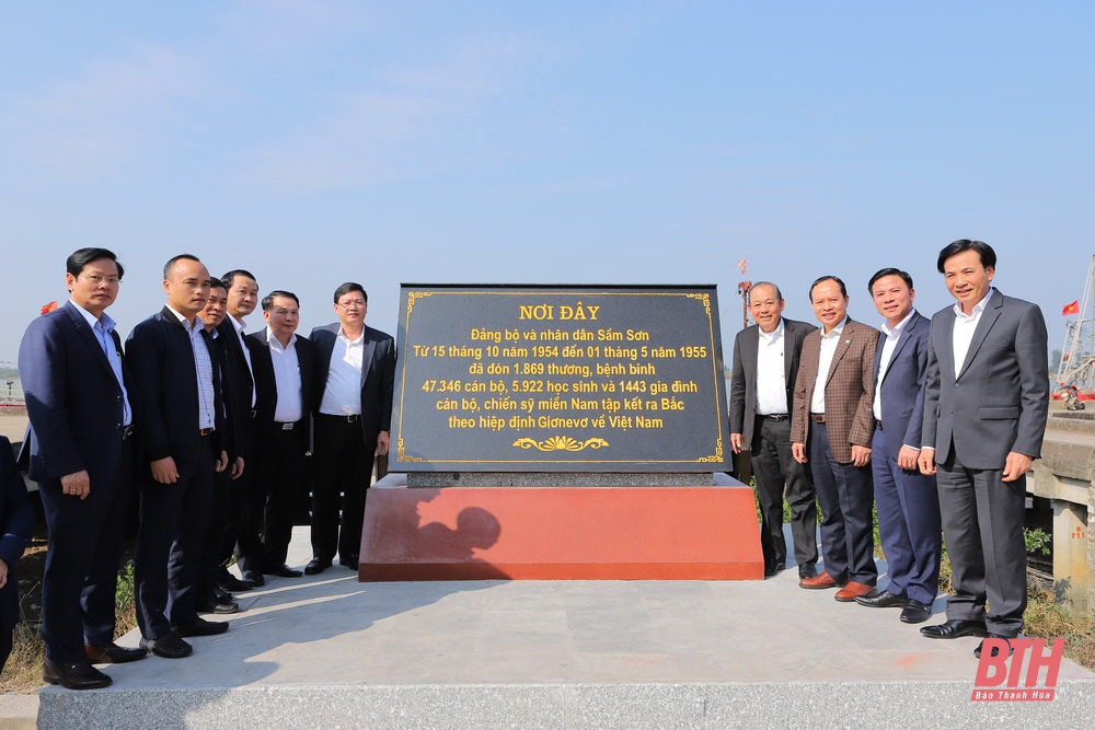 Phó Thủ tướng Thường trực Chính phủ Trương Hòa Bình kiểm tra Dự án Khu lưu niệm đón tiếp đồng bào Miền Nam tập kết ra Bắc tại TP Sầm Sơn