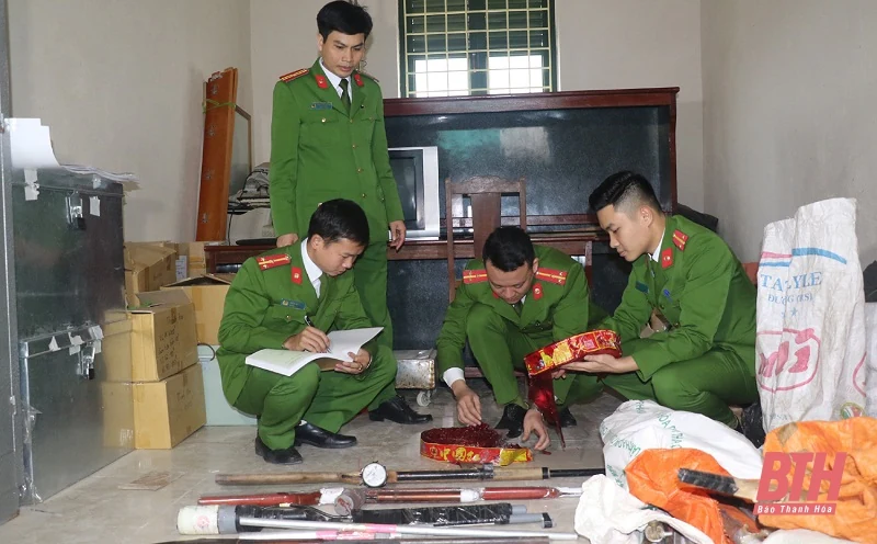 Đấu tranh tố giác hành vi vi phạm pháp luật liên quan đến pháo, vũ khí, vật liệu nổ