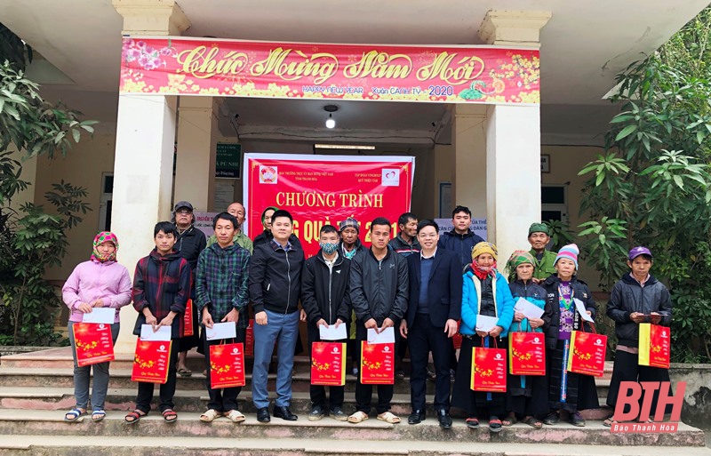 Tập đoàn Vingroup tặng 200 suất quà Tết cho hộ nghèo huyện Mường Lát