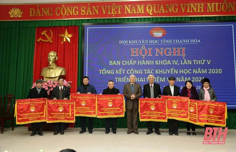 Đẩy mạnh phong trào khuyến học, khuyến tài, xây dựng xã hội học tập