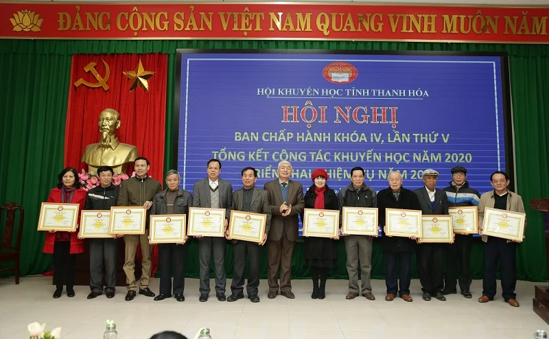 Đẩy mạnh phong trào khuyến học, khuyến tài, xây dựng xã hội học tập
