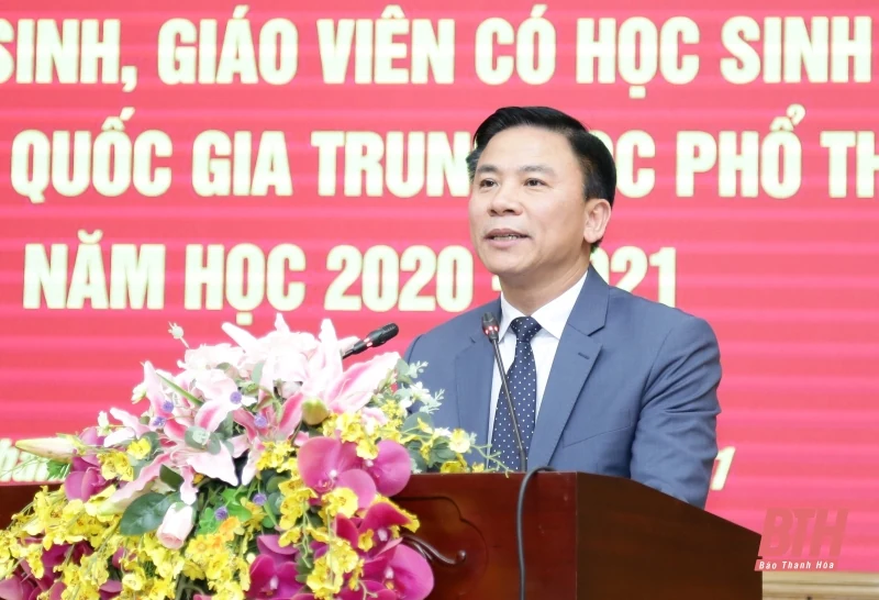 Trao thưởng cho học sinh, giáo viên có học sinh đoạt giải trong Kỳ thi chọn học sinh giỏi Quốc gia năm học 2020-2021