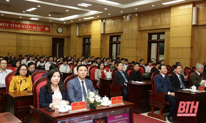 Trao thưởng cho học sinh, giáo viên có học sinh đoạt giải trong Kỳ thi chọn học sinh giỏi Quốc gia năm học 2020-2021