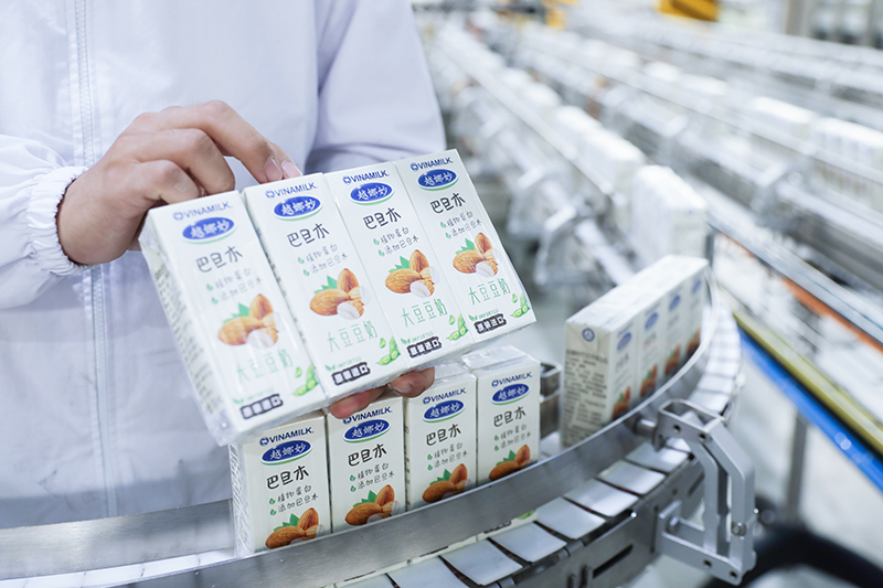Vinamilk xuất khẩu lô hàng lớn sữa hạt và sữa đặc sang Trung Quốc những ngày đầu năm 2021