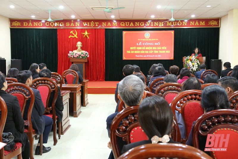 Công bố quyết định bổ nhiệm hòa giải viên Tòa án Nhân dân hai cấp