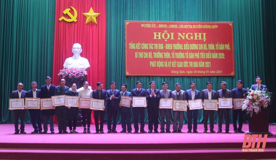 Đông Sơn biểu dương chi bộ, thôn, tổ dân phố, bí thư chi bộ, trưởng thôn, tổ trưởng tổ dân phố tiêu biểu năm 2020