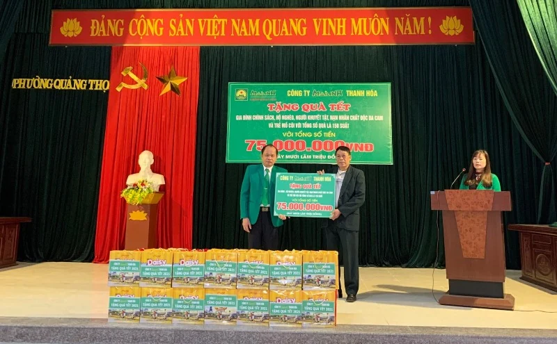 Công ty Mai Linh Thanh Hóa mang niềm vui Tết đến với người nghèo
