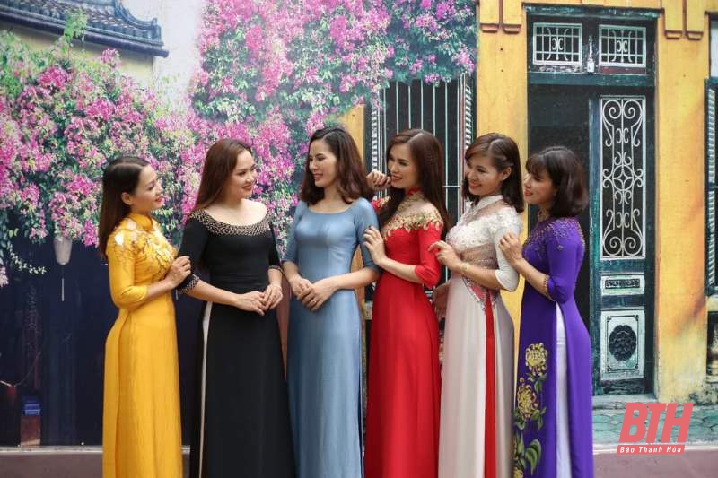Rực rỡ sắc màu áo dài hưởng ứng “Tuần lễ Áo dài Việt Nam” năm 2021