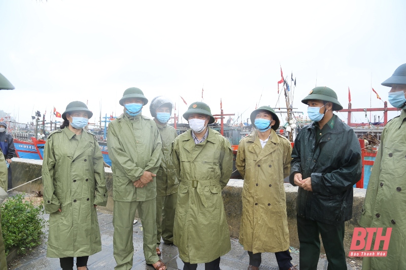 Phó Bí thư Thường trực Tỉnh ủy Lại Thế Nguyên kiểm tra công tác ứng phó với bão số 2 tại huyện Hoằng Hóa, Quảng Xương và TP Sầm Sơn