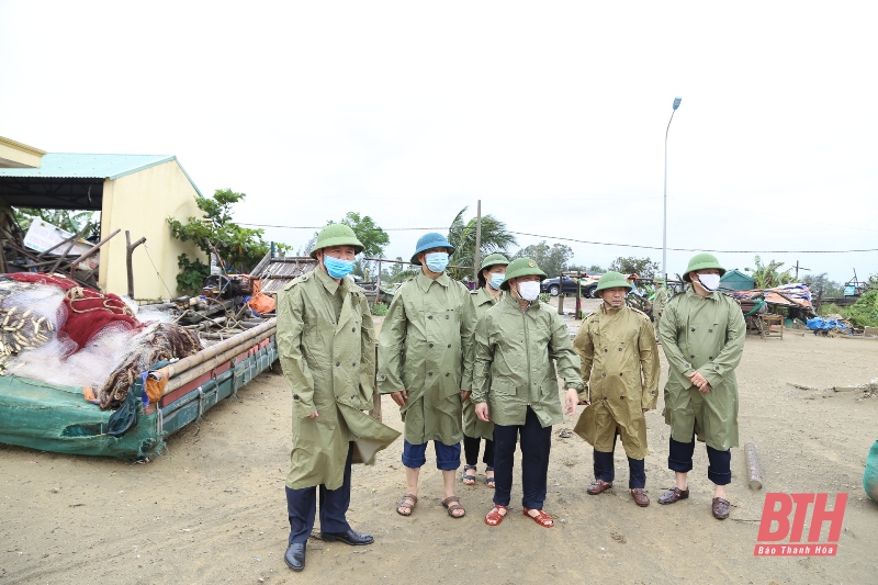 Phó Bí thư Thường trực Tỉnh ủy Lại Thế Nguyên kiểm tra công tác ứng phó với bão số 2 tại huyện Hoằng Hóa, Quảng Xương và TP Sầm Sơn