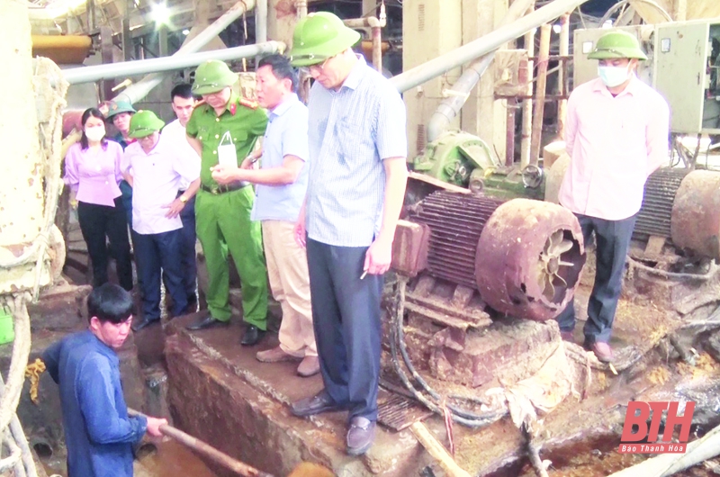 Huyện Quan Hóa tăng cường kiểm tra, xử lý các cơ sở chế biến lâm sản xả nước thải ra sông Mã