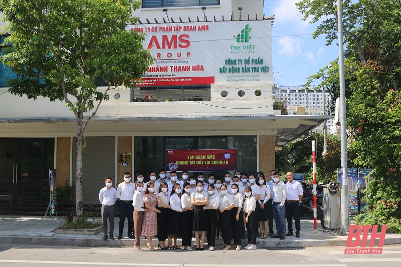 AMS trao tặng khẩu trang cho người dân trên địa bàn thành phố Thanh Hóa