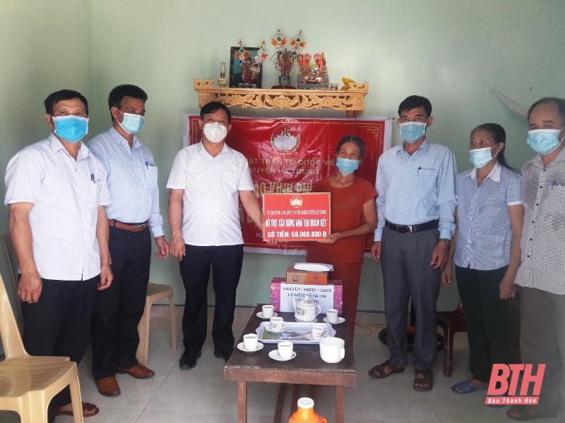 Hỗ trợ xây nhà đại đoàn kết cho 3 hộ nghèo ở huyện HàTrung