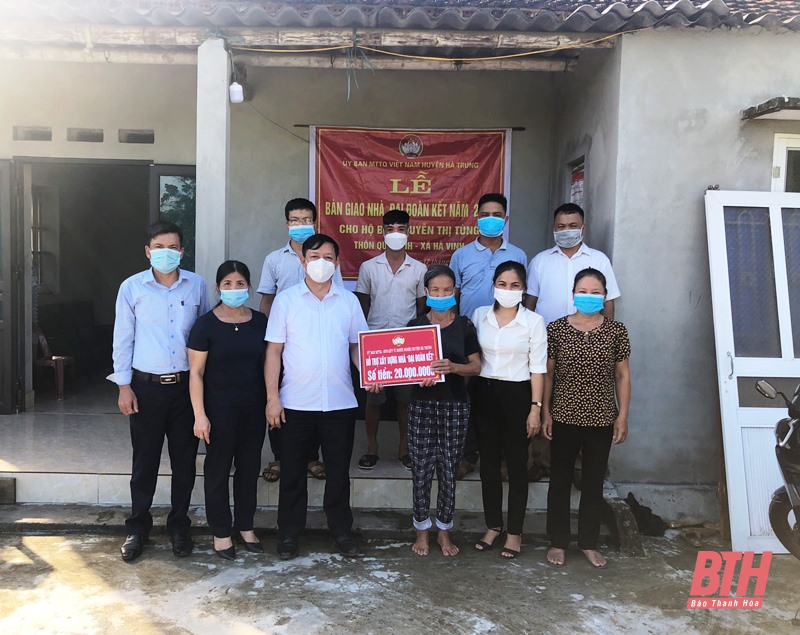Hỗ trợ xây nhà đại đoàn kết cho 3 hộ nghèo ở huyện HàTrung