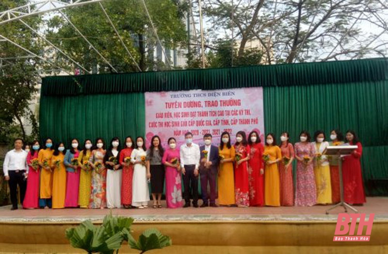 Trường THCS Điện Biên tuyên dương các thầy cô giáo và học sinh đạt thành tích xuất sắc