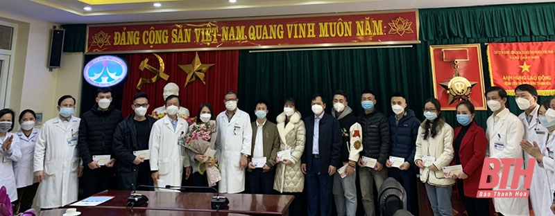 10 cán bộ y, bác sĩ Bệnh viện Đa khoa tỉnh Thanh Hoá tham gia hỗ trợ điều trị COVID-19 tại Hà Nội