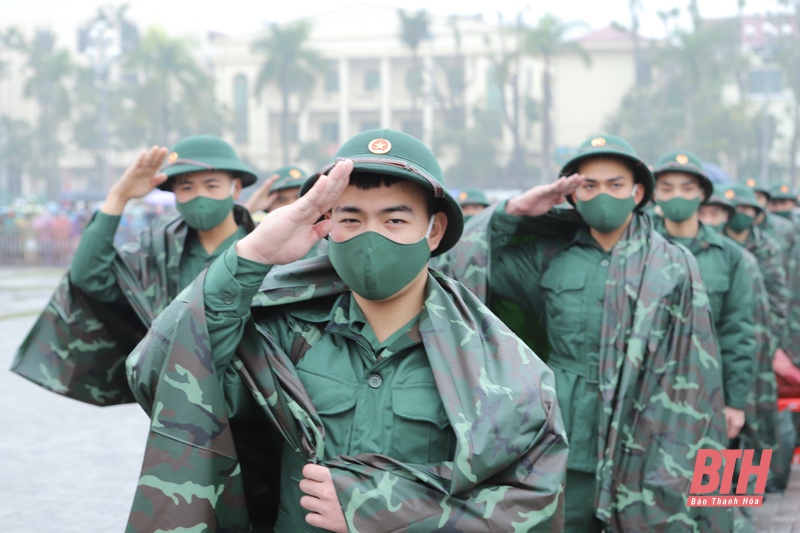 Bí thư Tỉnh ủy Đỗ Trọng Hưng dự lễ giao nhận quân, động viên thanh niên TP Thanh Hóa lên đường nhập ngũ