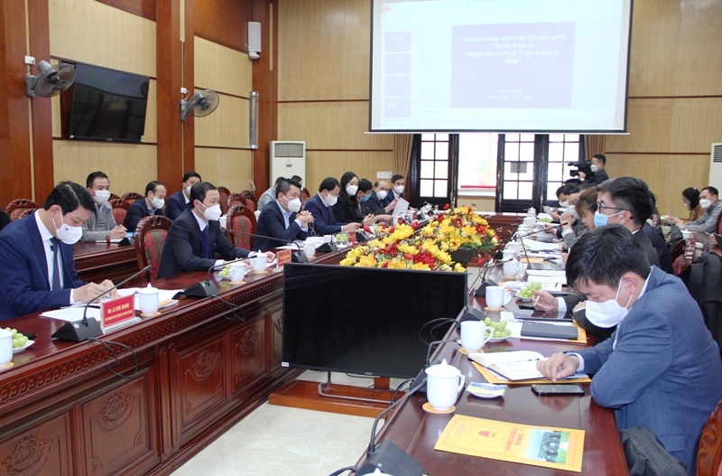 Chủ tịch UBND tỉnh Đỗ Minh Tuấn tiếp và làm việc với đoàn công tác Ngân hàng Phát triển Châu Á