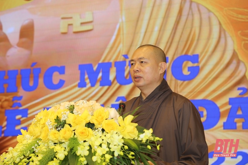 Các đồng chí lãnh đạo tỉnh gặp mặt chức sắc, chức việc Phật giáo nhân Đại lễ Phật Đản