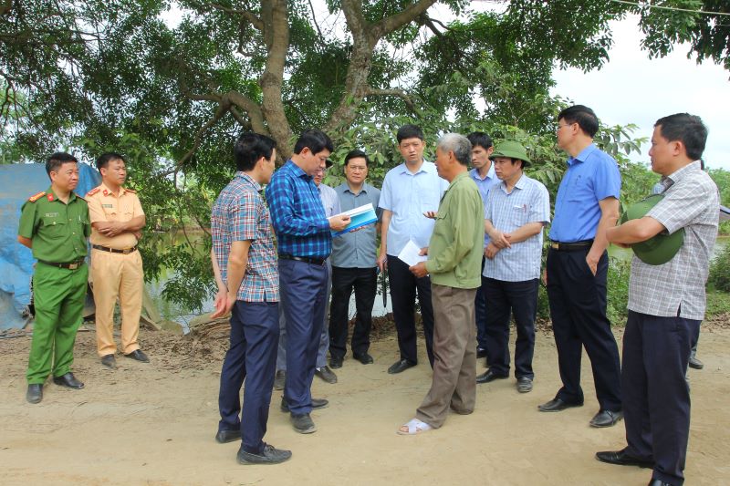 Phó Chủ tịch UBND tỉnh Lê Đức Giang chỉ đạo dừng hoạt động 3 bãi tập kết cát chưa bảo đảm các quy định