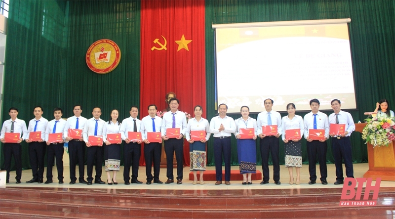 Trường Chính trị tỉnh làm tốt công tác đào tạo cán bộ lãnh đạo, quản lý tỉnh Hủa Phăn (Lào)