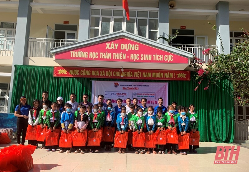 Đoàn Báo Thanh Hóa tổ chức chương trình thiện nguyện “Cùng học sinh vùng cao tới trường” tại Mường Lát
