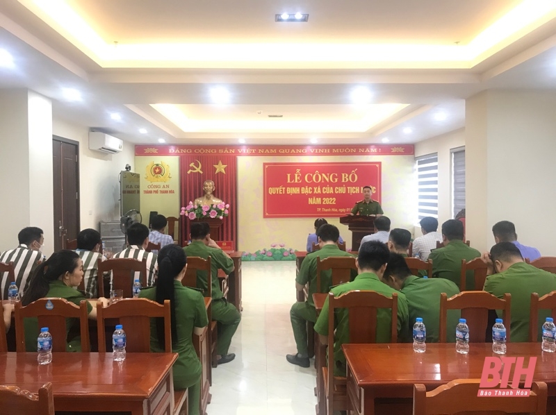 Công an TP Thanh Hóa trao quyết định đặc xá cho phạm nhân dịp Quốc khánh 2-9