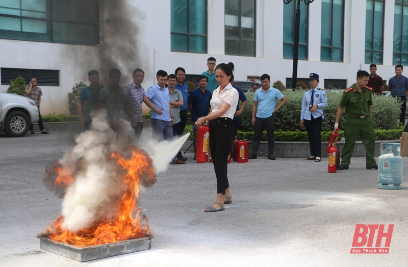 Nâng cao nghiệp vụ phòng cháy, chữa cháy cho lực lượng cơ sở tại UBND TP Thanh Hóa