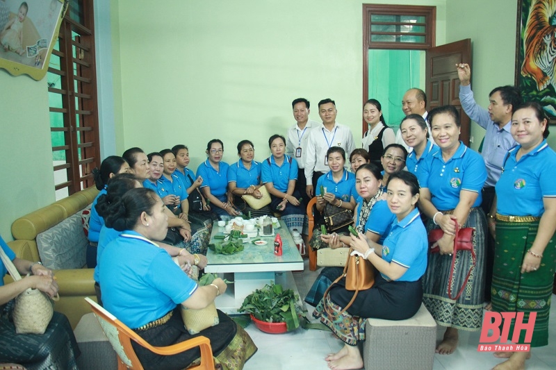 TYM chi nhánh Thanh Hóa chia sẻ kinh nghiệm với cán bộ Hội LHPN Lào